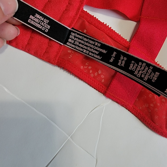 Victoria's Secret Very Sexy Push Up Bra 36 DD Red - Picture 6 of 14